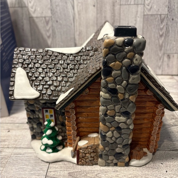 Department 56 Cedarpoint Cabin - Picture 6 of 7